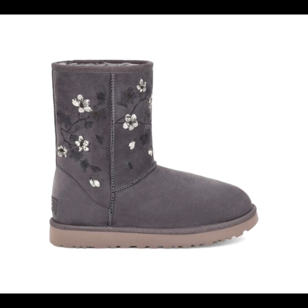 NWOT UGG Classic Short Blossom Size 8 Women’s Winter Boot